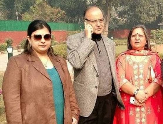 पिता के नक्शेकदम पर चले बेटा- बेटी, ऐसा है अरुण जेटली का परिवार