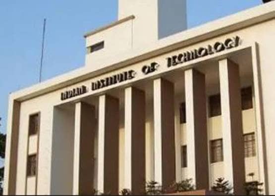IIT स्टूडेंट पर पैसों की बारिश, ये कंपनियां दे रहीं करोड़ों का पैकेज