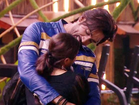 BB: सिद्धार्थ संग विवाद का सच बताएंगी रश्मि देसाई? अरहान ने दिया इशारा