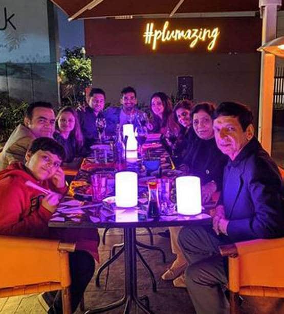 बर्थडे पर पत्नी संग रोमांटिक हुए टीवी एक्टर, लिपलॉक करते तस्वीर वायरल