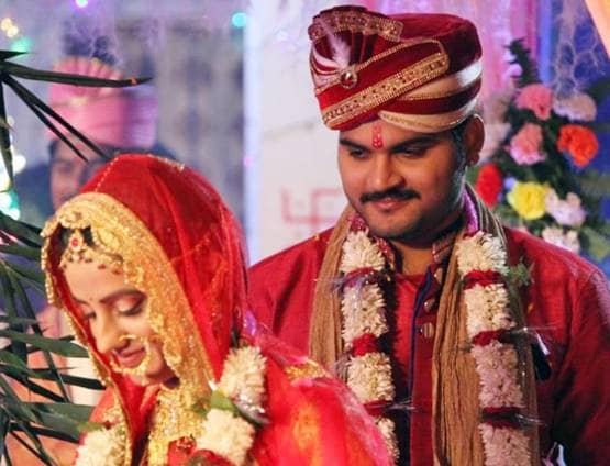 भोजपुरी एक्ट्रेस अक्षरा सिंह ने की शादी? क्या है वायरल तस्वीरों का सच