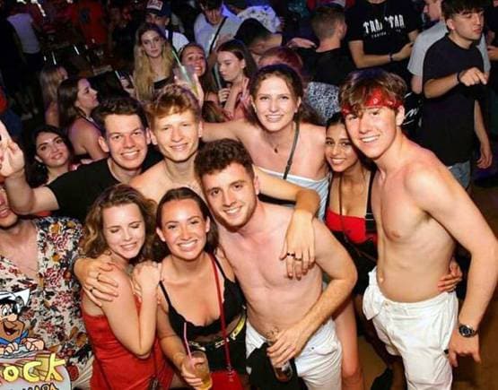 नेहा के Kiss से रानू मंडल के मेकअप तक, इन 8 तस्वीरों ने चौंकाया