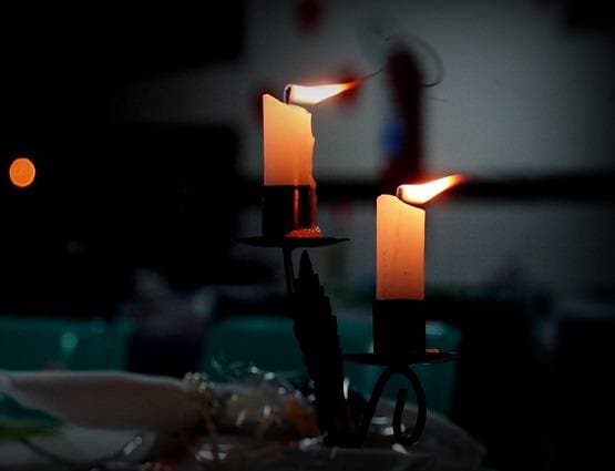 कैंडल लाइट डिनर बन सकता है आपकी मौत का कारण? जानें वजह