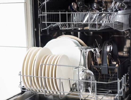 झाड़ू से लेकर कैंची तक, घर में रखी इन चीजों का भाग्य से क्या है कनेक्शन?