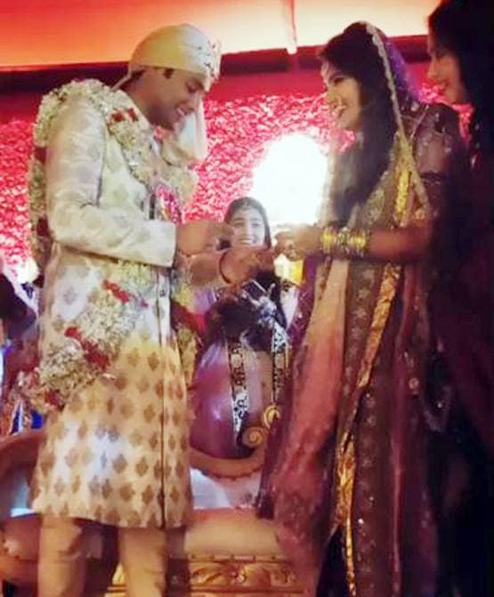 अजहरुद्दीन के बेटे संग हुआ सानिया मिर्जा की बहन का निकाह