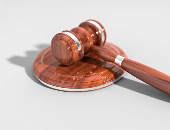 लड़की ने 'रेपिस्ट' के सिर में मारी गोली, जलाई बॉडी और फिर...