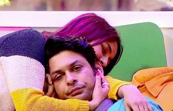 फिर एक हुए Sidnaaz, नींद से उठकर शहनाज ने दबाए सिद्धार्थ शुक्ला के पैर