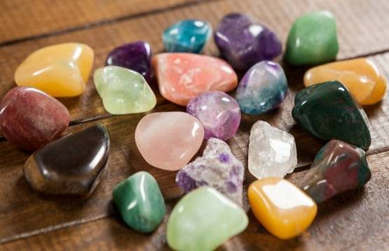 2020 में सभी 12 राशियों के लिए लकी होंगे ये रत्न, चमक उठेगा भाग्य