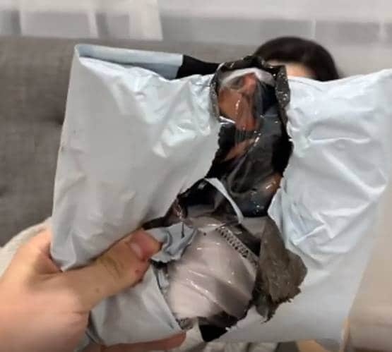 मंगेतर को कोई न घूरे, इसलिए युवक ने दिया ये अनोखा गिफ्ट