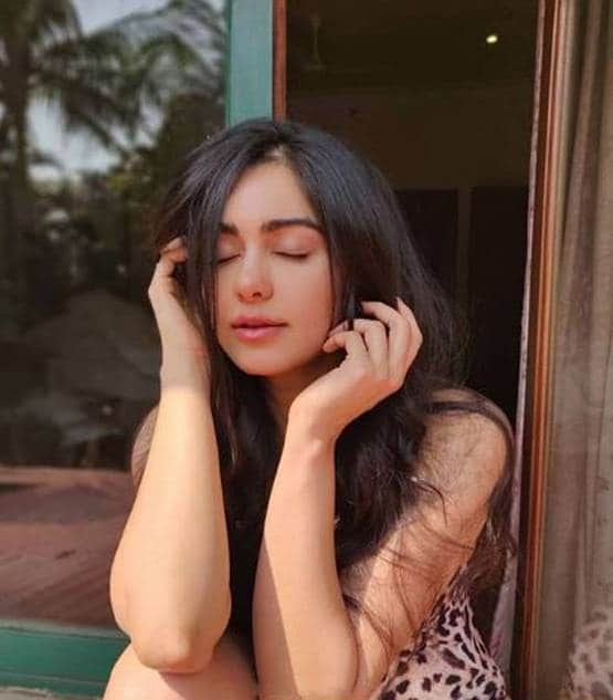 अदा शर्मा का बोल्ड लुक, तस्वीरों में देखें एक्ट्रेस का ग्लैमरस सिरदर्द