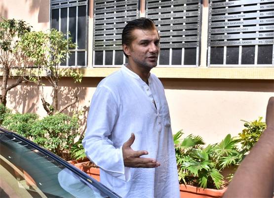 कुशल पंजाबी का अंतिम संस्कार, श्रद्धांजलि देने पहुंचे TV सितारे