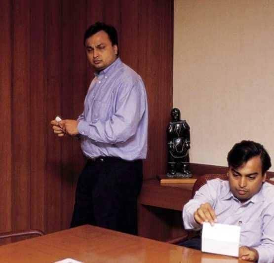 बंटवारे की जिद पर अड़े थे अनिल अंबानी, मुकेश बने संकटमोचक