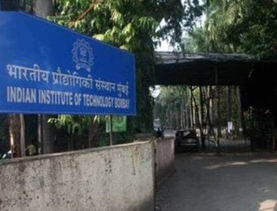 IIT स्टूडेंट पर पैसों की बारिश, ये कंपनियां दे रहीं करोड़ों का पैकेज