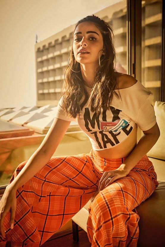 अनन्या ने शेयर की प्रमोशन की तस्वीरें, सोशल मीडिया पर ट्रोल