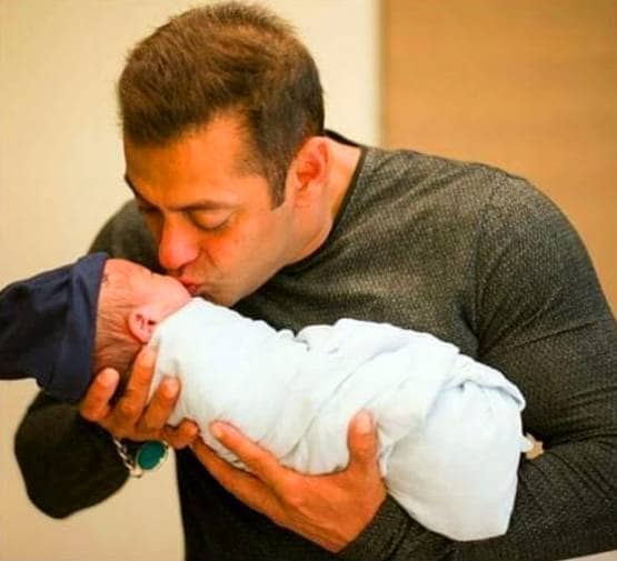 आयत के पैदा होने पर वायरल हुई भांजे संग सलमान की ये तस्वीरें