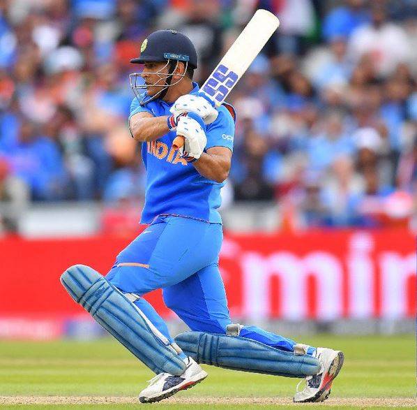 धोनी टीवी शो में आएंगे नजर, आर्मी अफसरों की सुनाएंगे कहानी