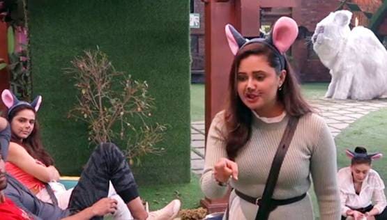 शेफाली संग लड़ाई के बाद रश्मि ने तोड़ी प्लेट, अरहान पर चिल्लाईं