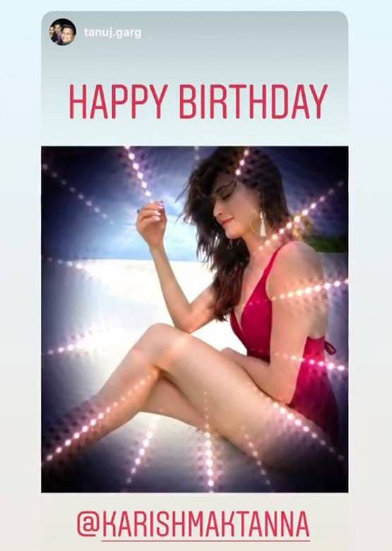 समंदर किनारे रेड मोनोकनी में छाया करिश्मा तन्ना का बोल्ड लुक, PHOTOS