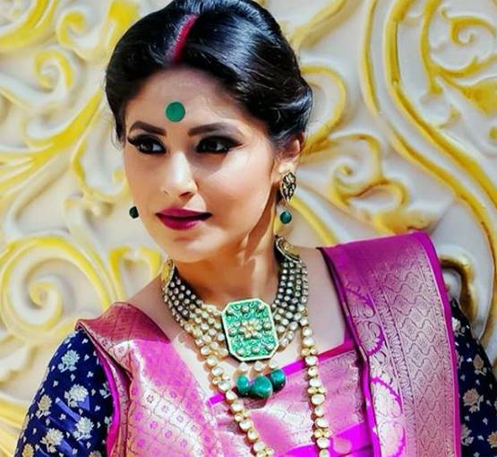 रियल लाइफ में काफी ग्लैमरस हैं 'प्रेरणा की सास' मोहिनी, तस्वीरें वायरल