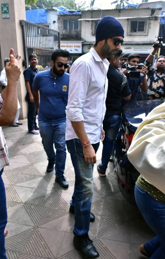 कुशल पंजाबी का अंतिम संस्कार, श्रद्धांजलि देने पहुंचे TV सितारे