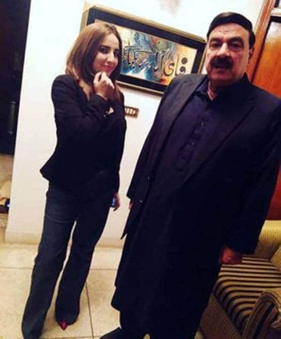 अश्लील चैट में फंसे पाक रेल मंत्री, वीडियो कॉल वायरल