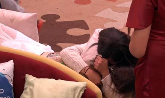 बेघर हुईं देवोलीना ने गाया 'ये दोस्ती हम नहीं तोड़ेंगे', फूट-फूटकर रोईं रश्मि