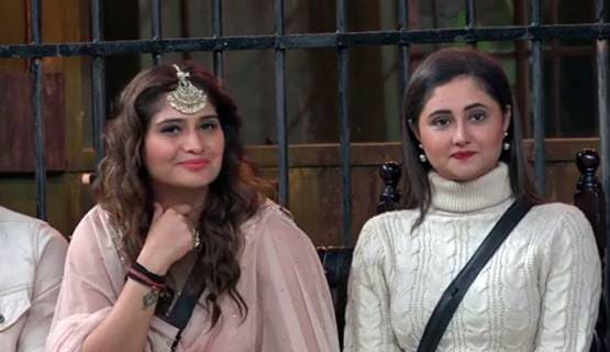 देवोलीना के जाने से दुखी रश्मि, सलमान ने ली चुटकी