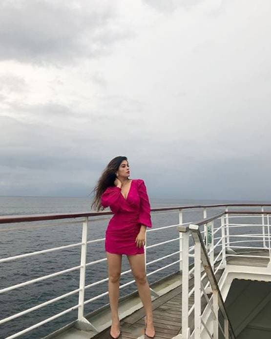 बिग बॉस एक्स कंटेस्टेंट बंदगी कालरा का बिकिनी लुक वायरल, Photos