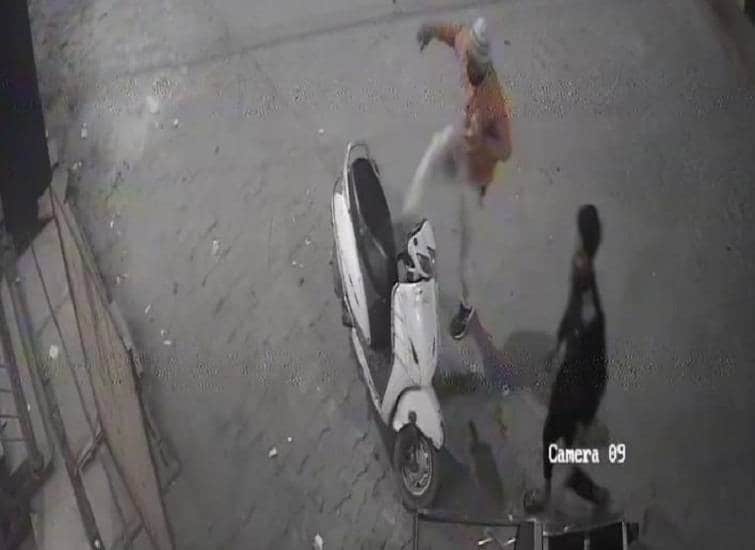 रेस्टोरेंट में 'प्याज' नहीं मिलने पर की तोड़फोड़, कर्मचारियों को पीटा