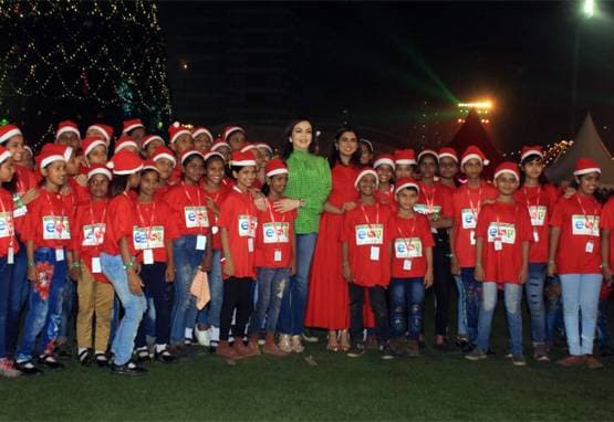 नीता अंबानी ने बच्चों के साथ ऐसे सेलिब्रेट किया क्रिसमस, देखें तस्वीरें