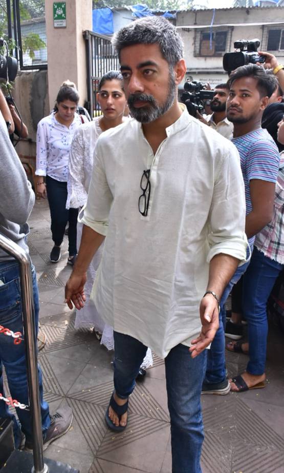 कुशल पंजाबी का अंतिम संस्कार, श्रद्धांजलि देने पहुंचे TV सितारे