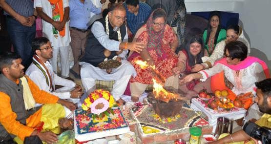 पिता के नक्शेकदम पर चले बेटा- बेटी, ऐसा है अरुण जेटली का परिवार