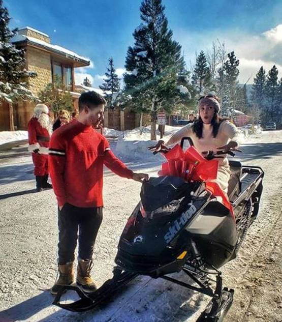 कैलिफोर्निया की वादियों में निक का हाथ थामें दिखीं प्रियंका, PHOTOS