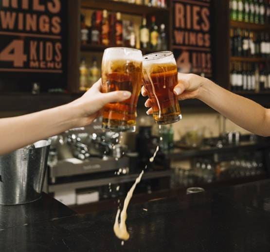 बियर बढ़ाती है उम्र-दूध से बीमारियां, PETA के दावे पर लोग हुए हैरान
