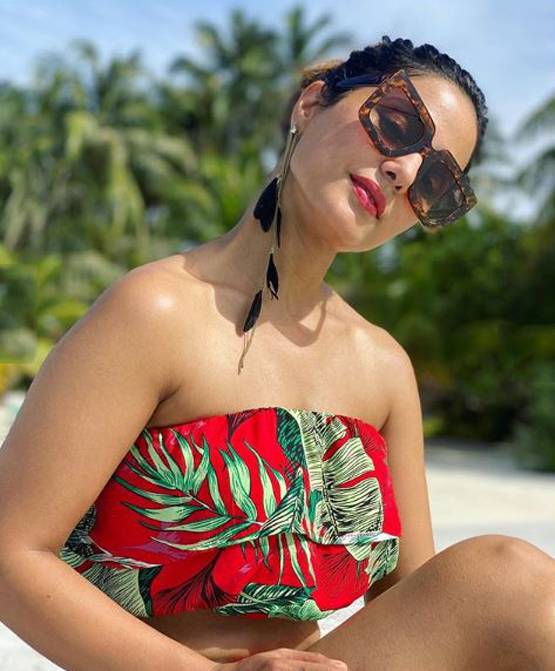 वेकेशन पर हिना खान, समंदर किनारे दिखा बोल्ड अंदाज, वायरल हुईं तस्वीरें