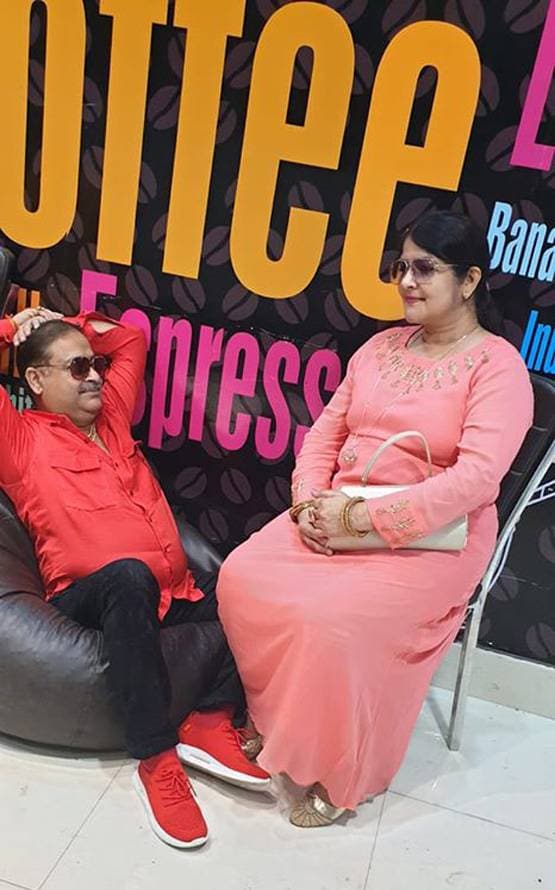 कानपुर के अन्नू अवस्थी, 10वीं में 8 बार फेल, हंसाकर की लाखों में कमाई