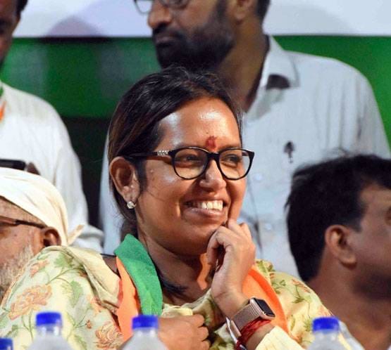 जानिए- कौन हैं उद्धव कैबिनेट में शामिल हुईं तीन ताकतवर महिलाएं