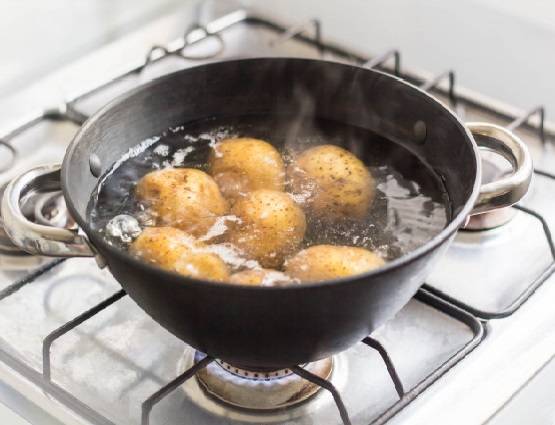 झाड़ू से लेकर कैंची तक, घर में रखी इन चीजों का भाग्य से क्या है कनेक्शन?