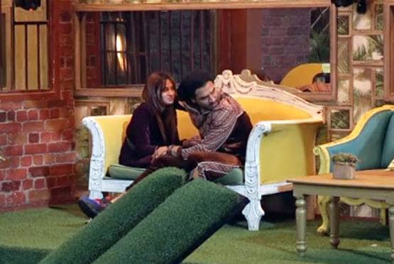 बिग बॉस में शुरू हुई नई लव स्टोरी, पारस- माहिरा को एक दूजे से हुआ प्यार?