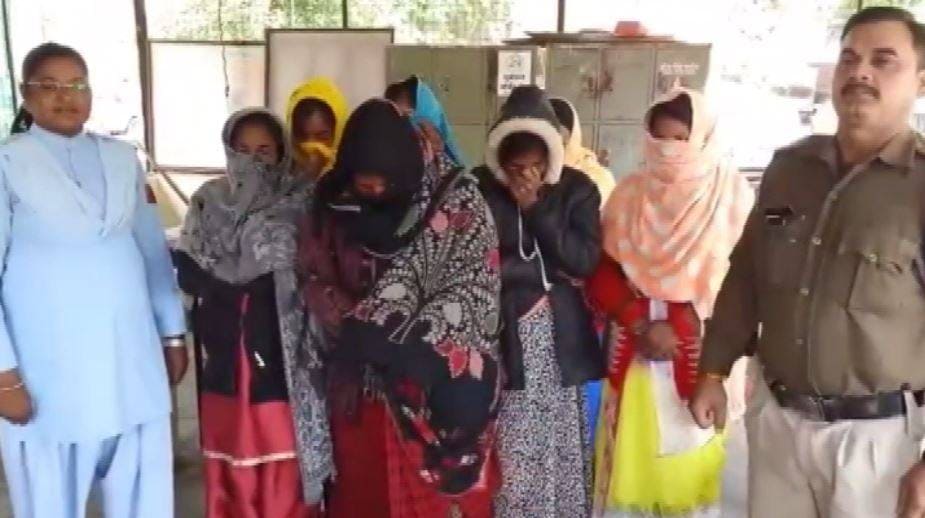 हाइवे पर लगता है सेक्स का बाजार, परंपरा के नाम पर जिस्मफरोशी