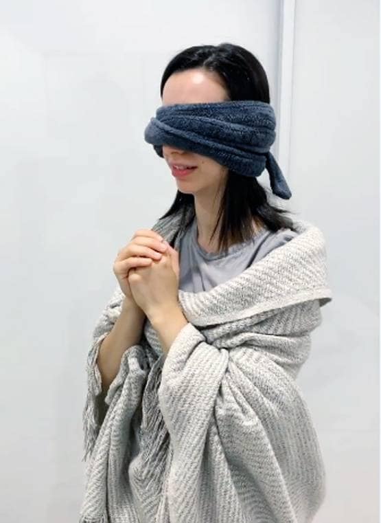 मंगेतर को कोई न घूरे, इसलिए युवक ने दिया ये अनोखा गिफ्ट