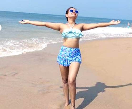 नायरा की 'चाची सास' का बिकिनी में बोल्ड अवतार, वेकेशन की फोटोज वायरल
