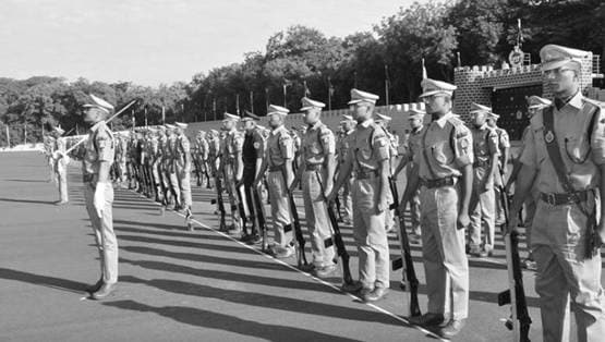 किसान के बेटे ने 6 बार की सरकारी नौकरी, नहीं मिली संतुष्टि तो बना IPS