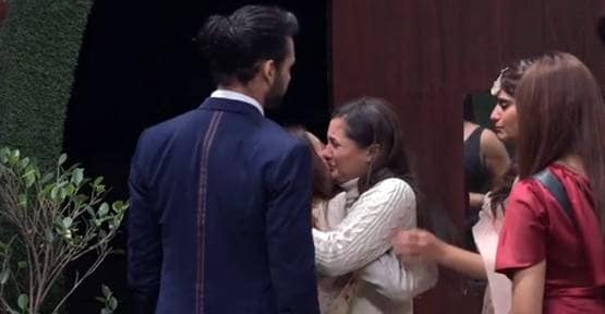 बेघर हुईं देवोलीना ने गाया 'ये दोस्ती हम नहीं तोड़ेंगे', फूट-फूटकर रोईं रश्मि