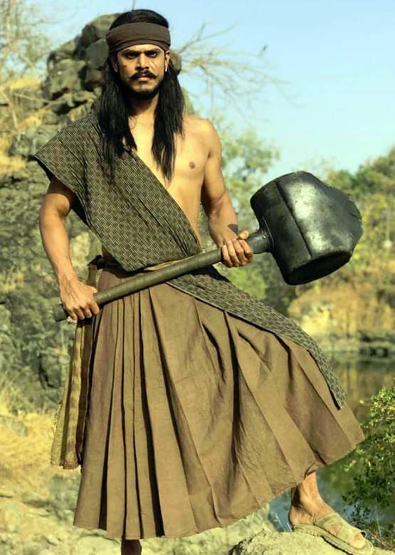 TV एक्टर पर 50 गुंडों का हमला, थाने तक नंगे पांव दौड़े