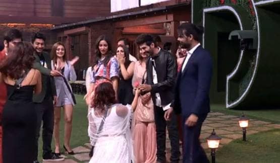 बिग बॉस में कार्तिक को देखकर उड़े शहनाज के होश, घुटनों पर बैठ किया प्रपोज