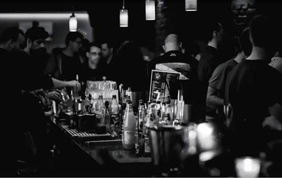 500 लोगों के सामने ही संबंध बनाने लगा कपल, शुरू हो सकती है जांच