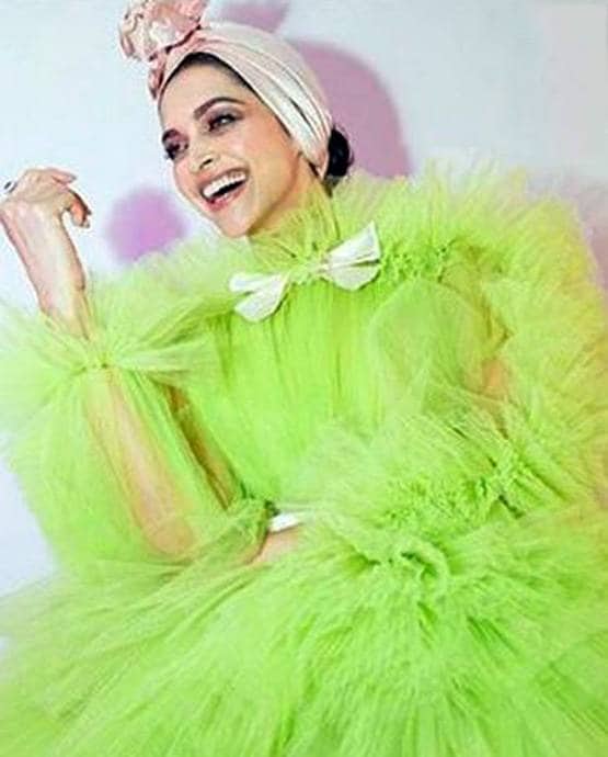 नेहा के Kiss से रानू मंडल के मेकअप तक, इन 8 तस्वीरों ने चौंकाया