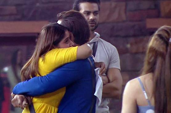 मां का लेटर मिलने पर रोईं गोविंदा की भांजी, घरवालों की आंखें भी हुई नम