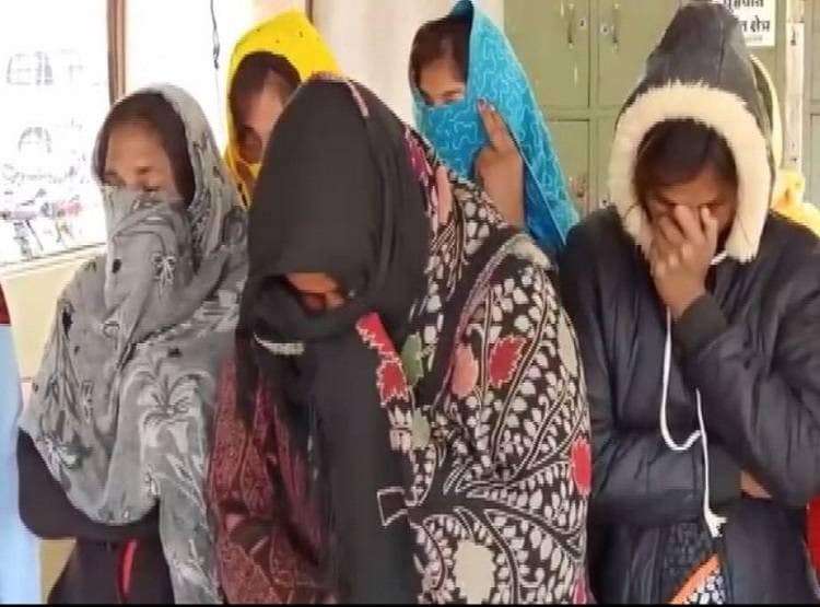 हाइवे पर लगता है सेक्स का बाजार, परंपरा के नाम पर जिस्मफरोशी